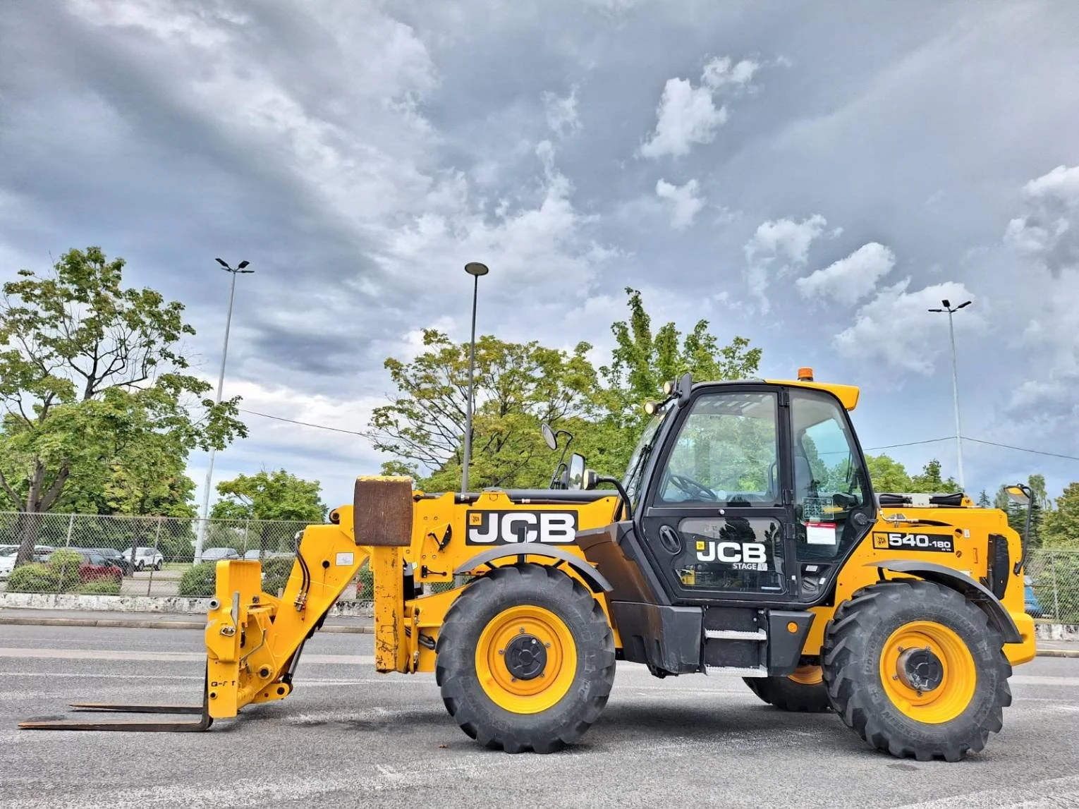 2020 – Jcb  540 180