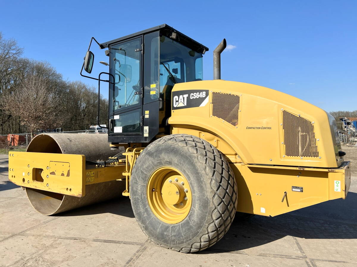 2016 – Caterpillar CS64B