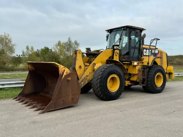 2015 – Caterpillar  950M