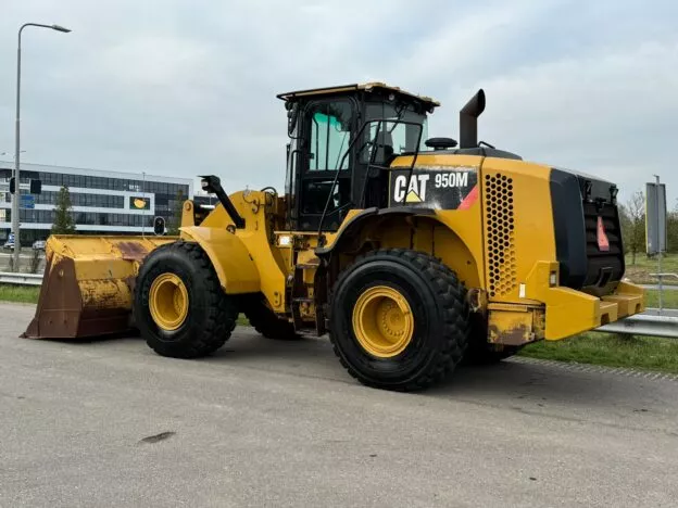 2015 – Caterpillar  950M