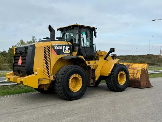 2015 – Caterpillar  950M